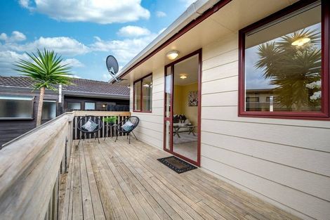 Photo of property in 32 De Quincey Terrace, Highland Park, Auckland, 2010