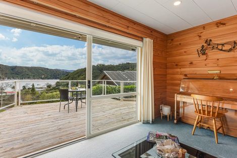 Photo of property in 22 Amelia Crescent, Waikawa, Picton, 7220