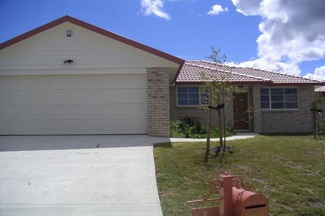 Photo of property in 182 Keri Vista Rise, Papakura, 2110