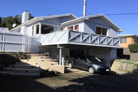 Photo of property in 37 Awanui Street, Merrilands, New Plymouth, 4312