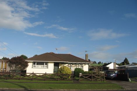 Photo of property in 25 Gossamer Drive, Pakuranga Heights, Auckland, 2010