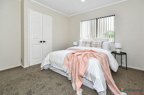 Photo of property in 18 Phoenix Place, Papatoetoe, Auckland, 2025