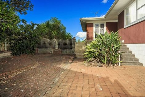 Photo of property in 10 Holdaway Avenue, Northcote, Auckland, 0627