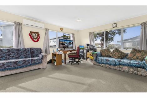 Photo of property in 12a Hinton Place, Weymouth, Auckland, 2103