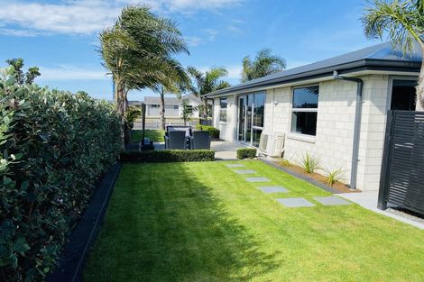 Photo of property in 120 The Boulevard, Papamoa Beach, Papamoa, 3118
