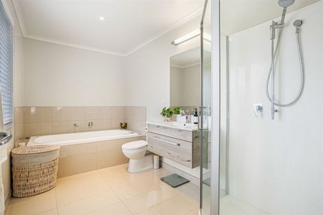 Photo of property in 6 Vincent Lane, Hobsonville, Auckland, 0616