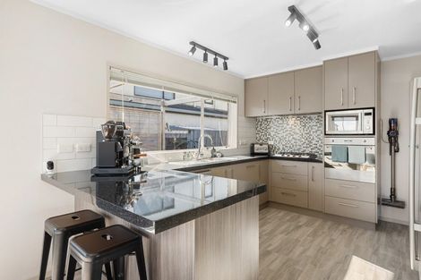 Photo of property in 32b Takutai Avenue, Bucklands Beach, Auckland, 2012