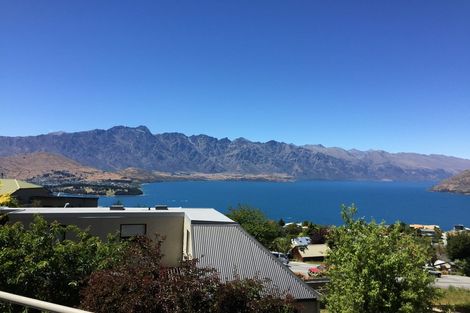 Photo of property in 30 Greenstone Place, Fernhill, Queenstown, 9300