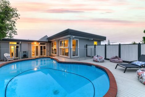 Photo of property in 43 Knightsbridge Drive, Forrest Hill, Auckland, 0620