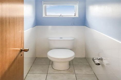 Photo of property in 21 Lavery Place, Sunnynook, Auckland, 0632