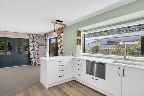 Photo of property in 11 Poutama Place, Tawhero, Whanganui, 4501