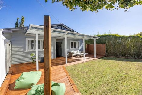 Photo of property in 1/49 Konini Road, Titirangi, Auckland, 0604