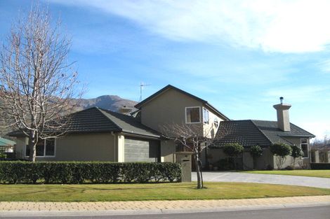 Photo of property in 2 Oakwood Place, Wanaka, 9305