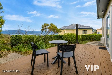 Photo of property in 41 Dress Circle, Newlands, Wellington, 6037