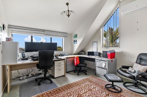 Photo of property in 27 Cherub Place, West Harbour, Auckland, 0618