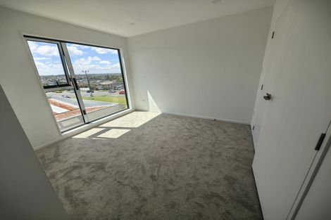 Photo of property in 4/4024 Great North Road, Glen Eden, Auckland, 0602