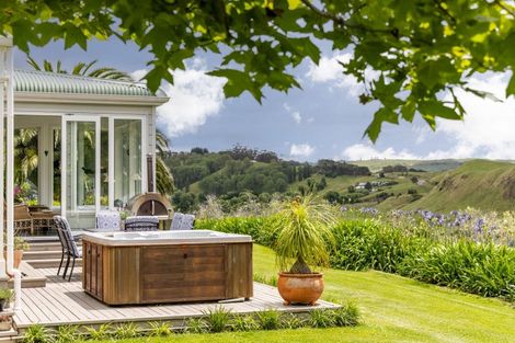 Photo of property in 52 Waipuka Road, Waimarama, Havelock North, 4294