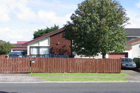 Photo of property in 1/69 Butley Drive, Farm Cove, Auckland, 2012