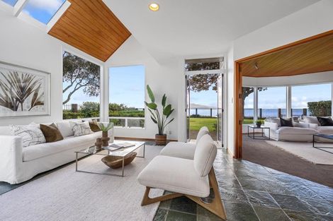 Photo of property in 30 Oxford Terrace, Coromandel, 3506