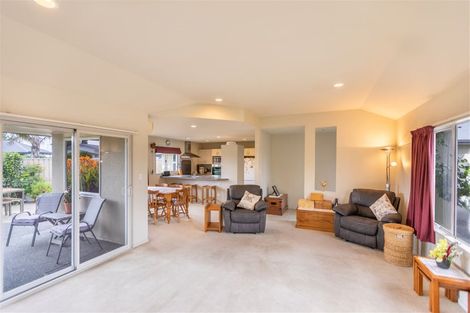 Photo of property in 2 Arthur Close, Clive, 4102