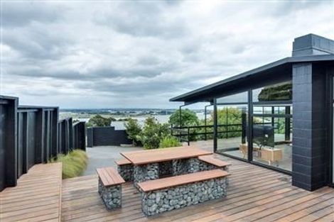 Photo of property in 65 Cannon Hill Crescent, Mount Pleasant, Christchurch, 8081