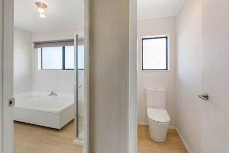 Photo of property in 1/42 Lexington Drive, Botany Downs, Auckland, 2010