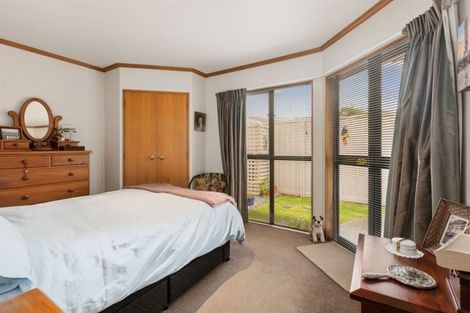 Photo of property in 2/4 Wai-iti Crescent, Woburn, Lower Hutt, 5010