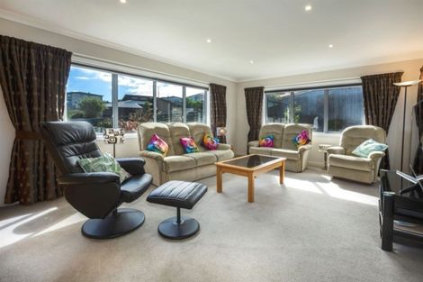 Photo of property in 7 Tasman Close, Aotea, Porirua, 5024