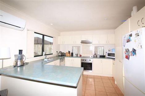 Photo of property in 86 Redcastle Drive, East Tamaki, Auckland, 2013