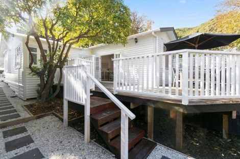 Photo of property in 6 Kowhai Street, Eastbourne, Lower Hutt, 5013