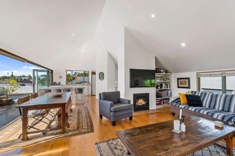 Photo of property in 1/2 Milton Road, Northcote Point, Auckland, 0627