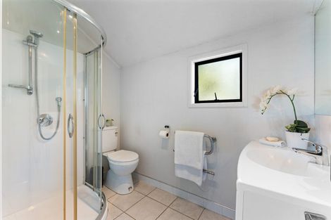 Photo of property in 10 Camilla Grove, Totara Vale, Auckland, 0629
