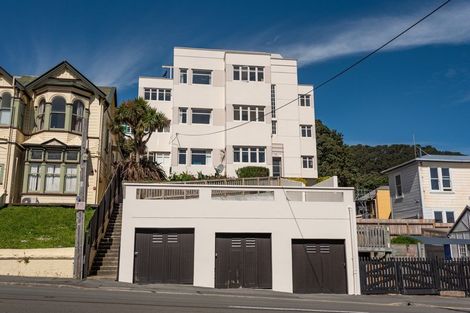 Photo of property in 2/2 Hawker Street, Mount Victoria, Wellington, 6011