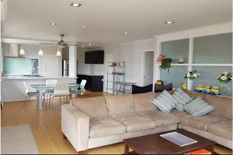 Photo of property in 1/51 Shanaway Rise, Hillcrest, Auckland, 0627