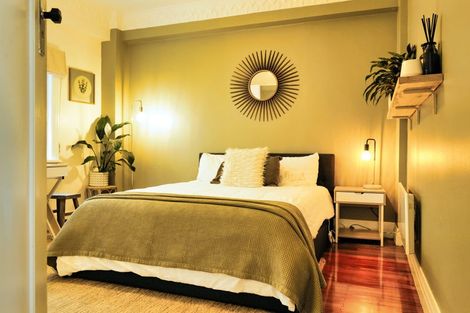 Photo of property in Sunhaven Flats, 262 Oriental Parade, Oriental Bay, Wellington, 6011