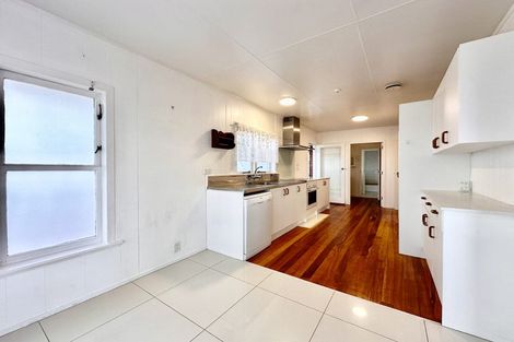 Photo of property in 19 Fairlea Road, Te Atatu South, Auckland, 0610