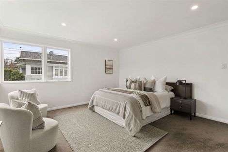 Photo of property in 1/14 Wernham Place, Northcote, Auckland, 0626