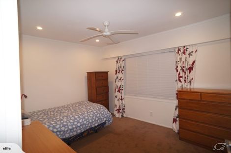 Photo of property in 2/4210a Great North Road, Glendene, Auckland, 0602