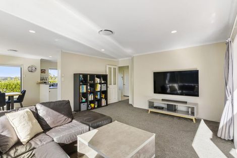 Photo of property in 71 Kath Hopper Drive, Orewa, 0931