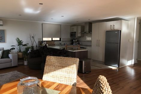 Photo of property in 32 Exeter Place, Unsworth Heights, Auckland, 0632
