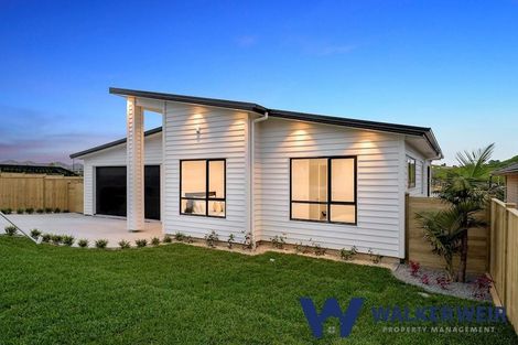 Photo of property in 19 Syd Grant Crescent, Orewa, 0931
