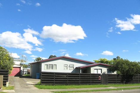 Photo of property in 2 Gentian Street, Timberlea, Upper Hutt, 5018