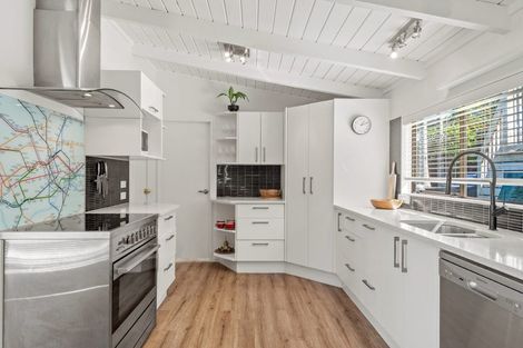 Photo of property in 2/31 Kiteroa Terrace, Rothesay Bay, Auckland, 0630