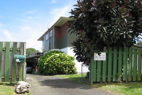 Photo of property in 38 Tarata Crescent, Mangere Bridge, Auckland, 2022