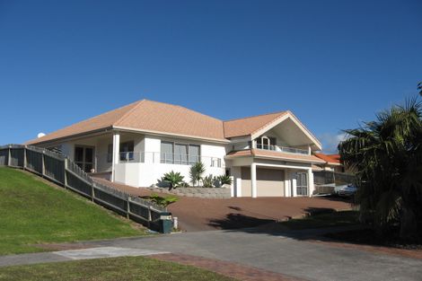 Photo of property in 25 Spinnaker Point, Haruru, 0204