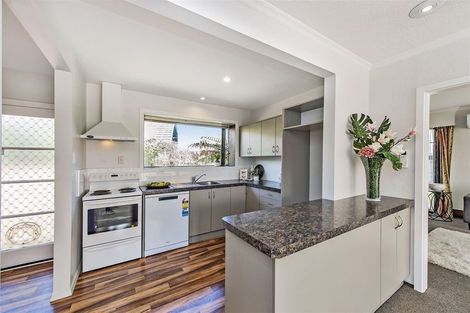 Photo of property in 33 Farquhars Road, Redwood, Christchurch, 8051