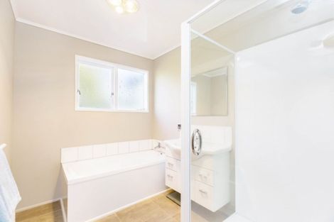 Photo of property in 2 Tapestry Grove, Silverstream, Upper Hutt, 5019