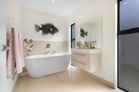 Photo of property in 18 Centre Crescent, Wanaka, 9305