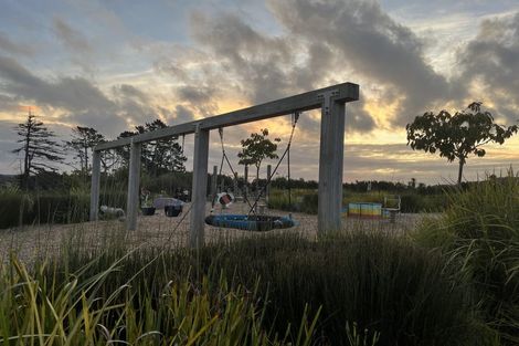 Photo of property in 10 Balthazar Road, Kumeu, 0810