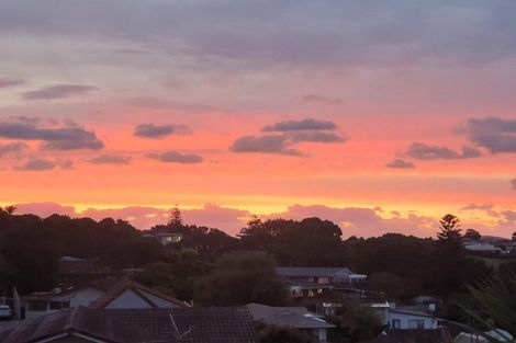 Photo of property in 178 Bleakhouse Road, Mellons Bay, Auckland, 2014